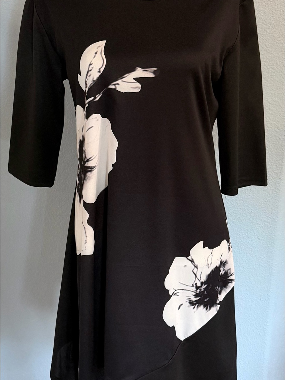 Black & White Floral High-Low Dress – Size Medium